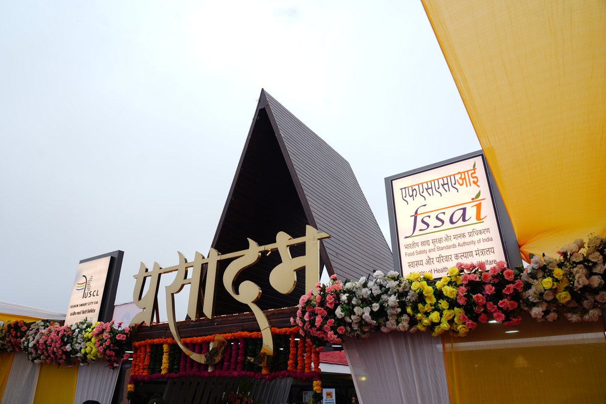Exciting milestone for health and wellness in India! Union Health Minister @mansukhmandviya inaugurates the first-ever health food street 'Prasadam' in Ujjain. A visionary move towards promoting nutritious choices nationwide. #SmartCitiesInNewIndia #UjjainSmartCity