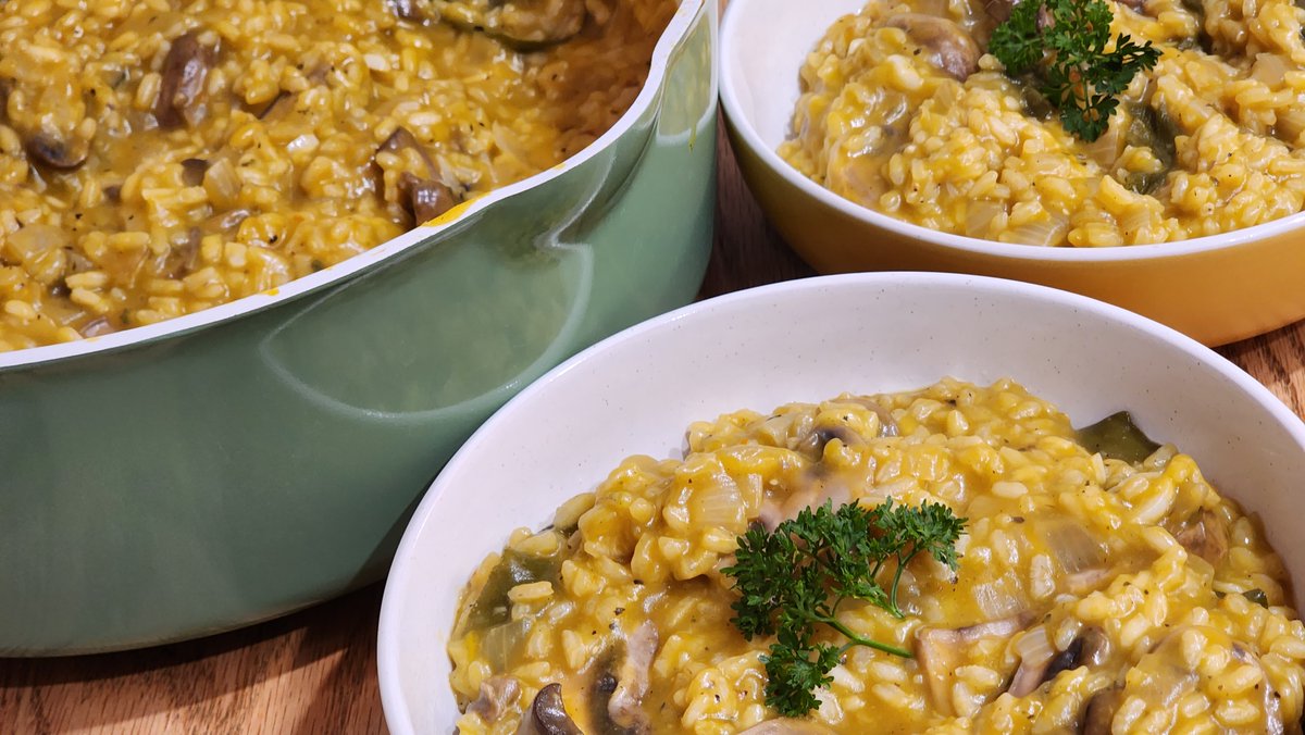 FriendlyCooks's tweet image. Made Pumpkin + Mushroom and Sage Risotto on stream today. Wow it tasted good. will see everyone tomorrow for the last stream of the week.

#twitch #twitchaffiliate #yum #food #cooking #stream #veganfood #vegan #veganrecipes #twitchstreamer #twitchtv #foodphotography #healthyfood