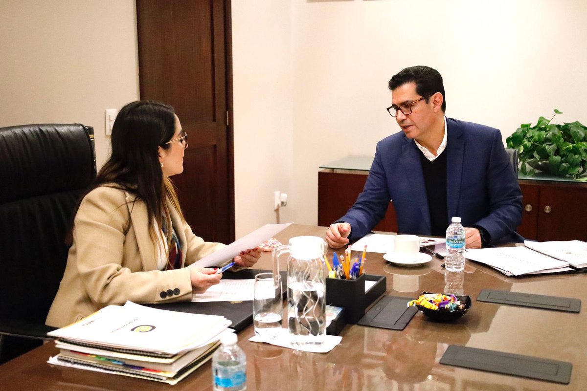 Rafael_FloresM's tweet photo. ¡Día productivo! Tuve gratos encuentros con la Secretaria de Salud, la Secretaria de Medio Ambiente y Desarrollo Sostenible, y la Secretaria de Finanzas. Hablamos sobre el Plan Estatal de Desarrollo del Estado de México. 🇲🇽 🤝🏻 https://t.co/1bFjJUit48