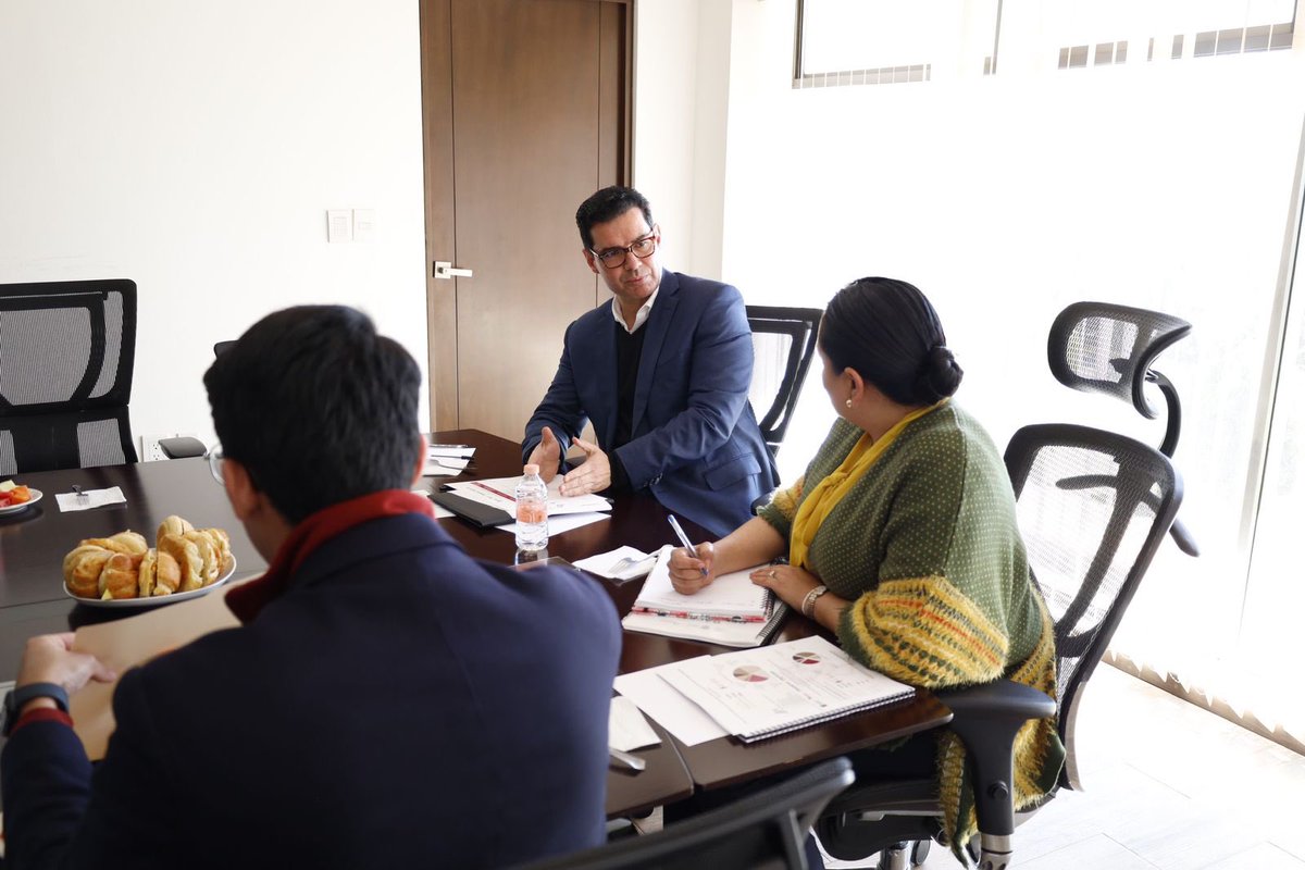 Rafael_FloresM's tweet photo. ¡Día productivo! Tuve gratos encuentros con la Secretaria de Salud, la Secretaria de Medio Ambiente y Desarrollo Sostenible, y la Secretaria de Finanzas. Hablamos sobre el Plan Estatal de Desarrollo del Estado de México. 🇲🇽 🤝🏻 https://t.co/1bFjJUit48
