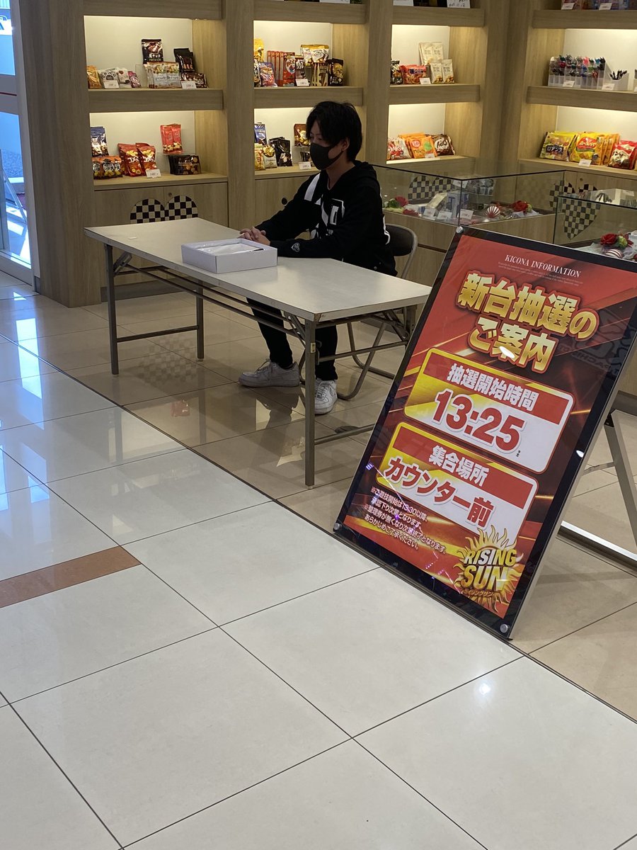 サイン会始まりました。