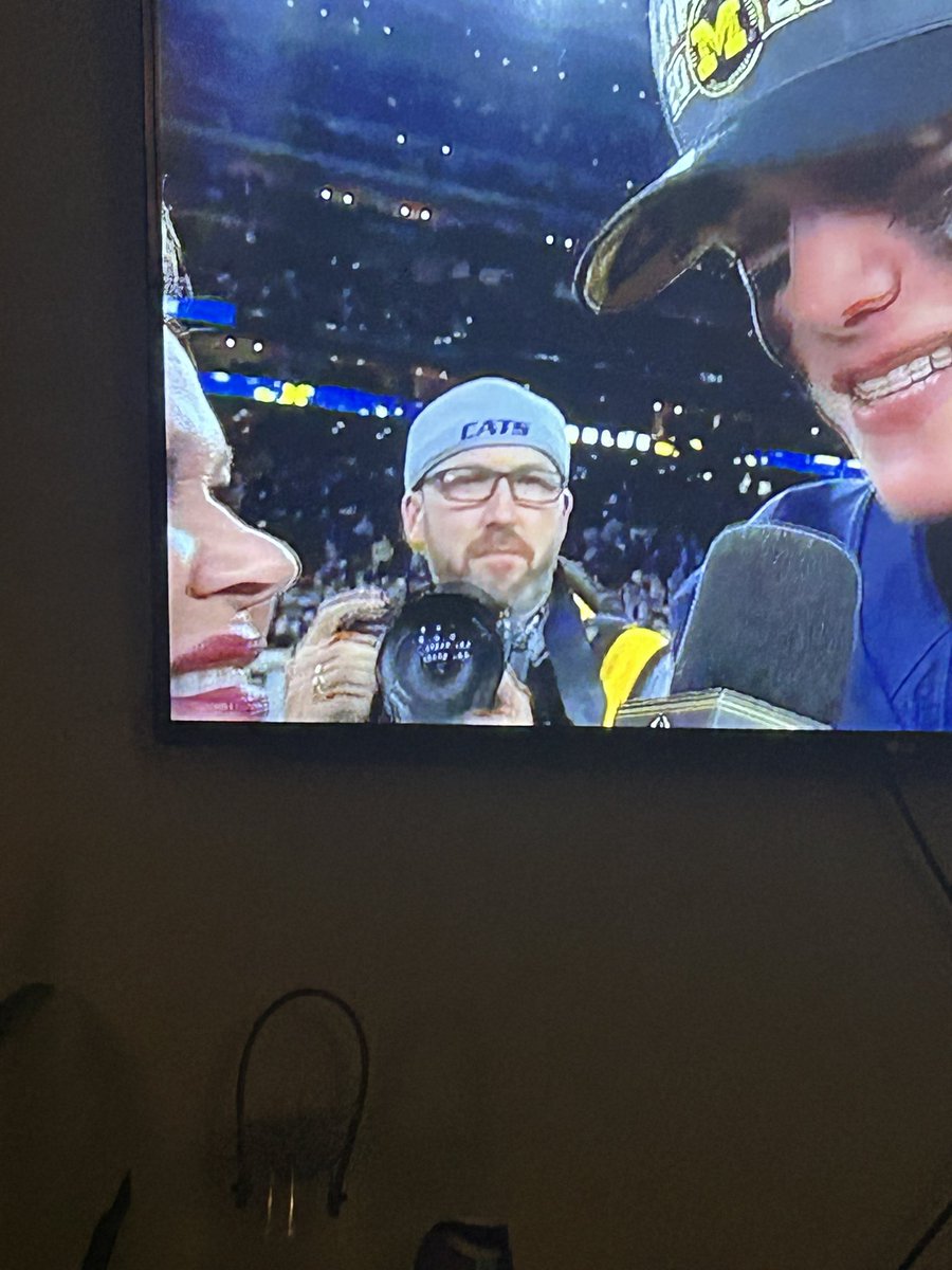 larue_matt's tweet photo. Yo! Cats baby. https://t.co/cYWrWvZKYr
