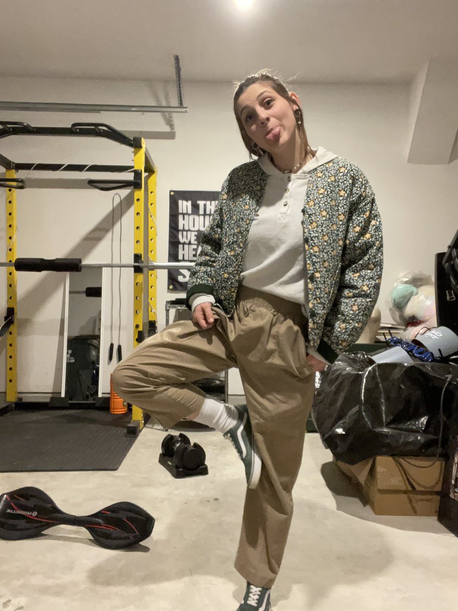 MarliKatee's tweet photo. something about khaki has really had a grip on me lately 👀 https://t.co/NyTdGYgAEb