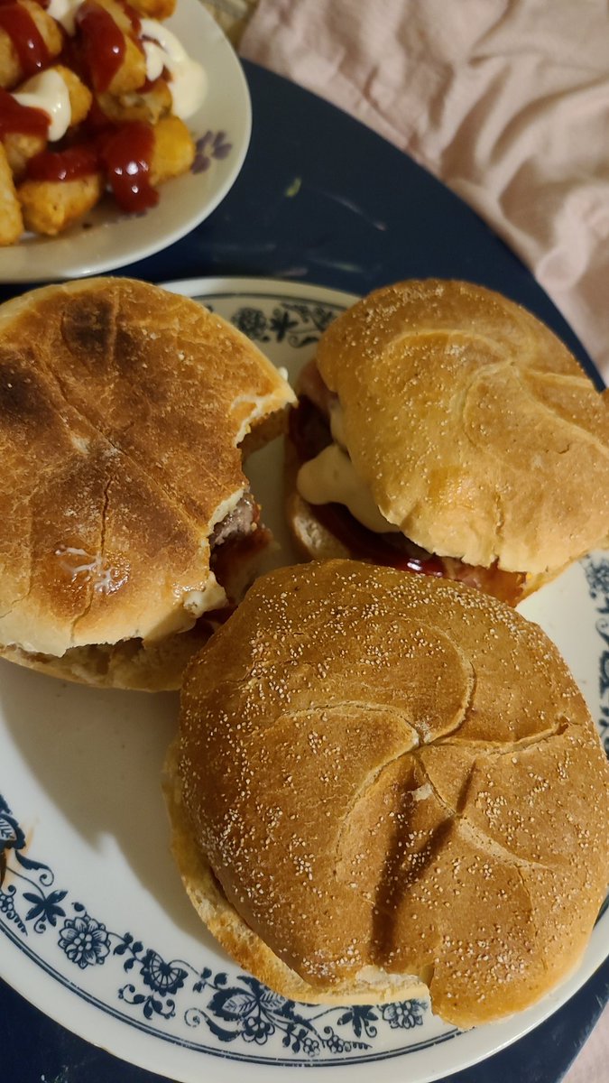 doughydarling's tweet photo. my wife made her homemade burgers again (those are all for me) 🤤😍 @thriftyfeedee https://t.co/Hfj98j7RCT