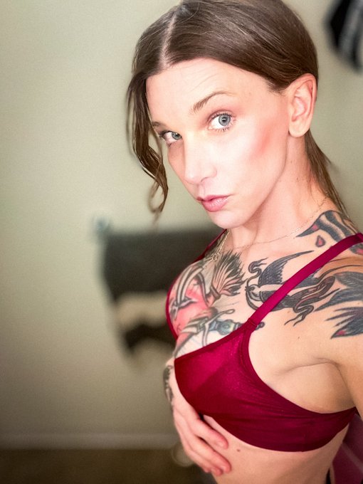 Counting my blessings &amp; my curves!  3 weeks post-op &amp; loving my results.  How about you? 💞🔥💋 https://t