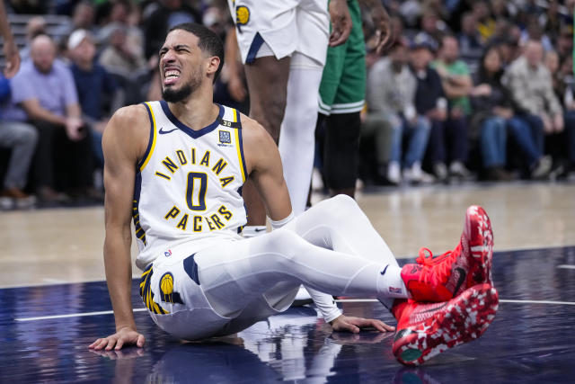 50NuancesDeNBA's tweet photo. LES PRINCIPALES NEWS DE LA NUIT 📰

- Opération de l'épaule pour Ja, fin de saison !

- Haliburton blessé, ischio touché, l'absence pourrait être longue !

- Polémique sur l'arbitrage du Celtics/Pacers...Jaylen Brown a demandé une enquête en conférence de presse...une faute non-sifflée a fait tomber les Cs dans les dernières secondes !

- Milwaukee a sombré contre Utah (sans Dame) ; les Bucks sont en 1W-4L sur leurs 5 derniers matchs !

- Duncan Robinson a enregistré cette nuit son sixième match de la saison à 6+AST...performance qu'il n'avait réalisé que trois fois sur ses cinq premières saisons...une évolution intéressante à souligner !

- Les Clippers ont réalisé leur meilleure prestation de la saison au shooting cette nuit ; non seulement globalement en tirant à 62.4%, mais aussi à 3PTS, 52.9%...et une victoire contre Phoenix !
