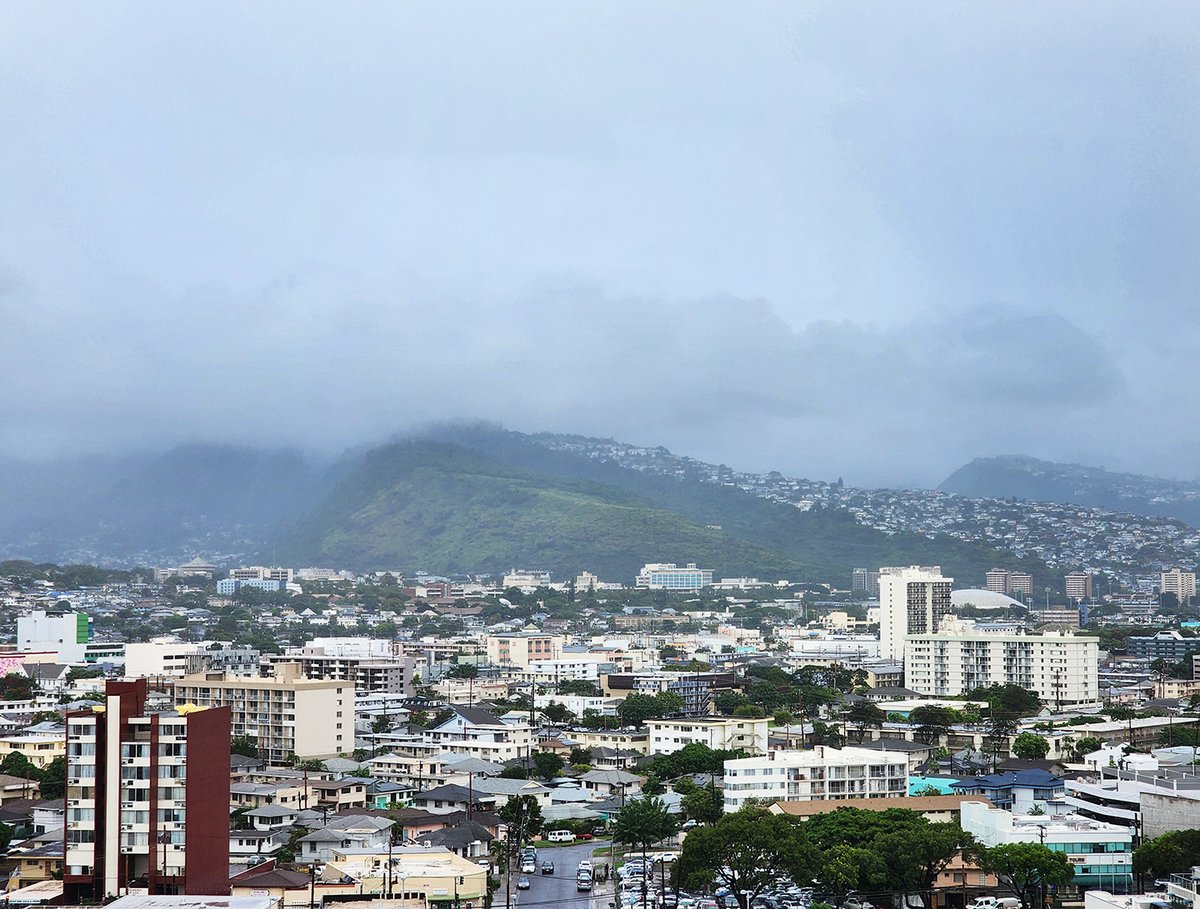 630p #OahuOutage update: Due to a shortage of reserve generation capacity, we may be forced to turn off power for 30-minute periods across Oahu. From 7p to 730p, customers in the Kakaako, Kaimuki, Kahala, Kapahulu, Waikiki areas will experience an outage.