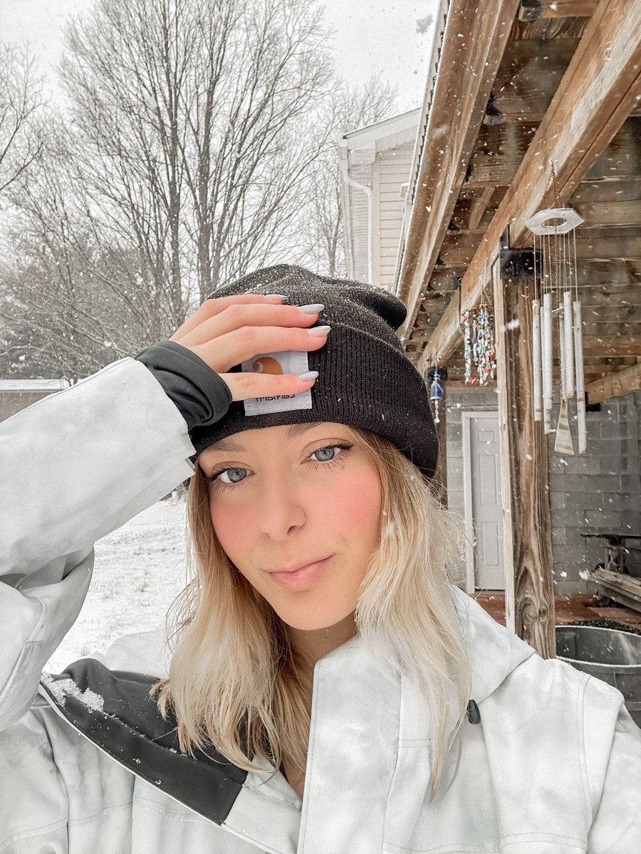 thatsoautie's tweet photo. fav weather is finally here ❄️🌨️ https://t.co/nYrYO79g8i