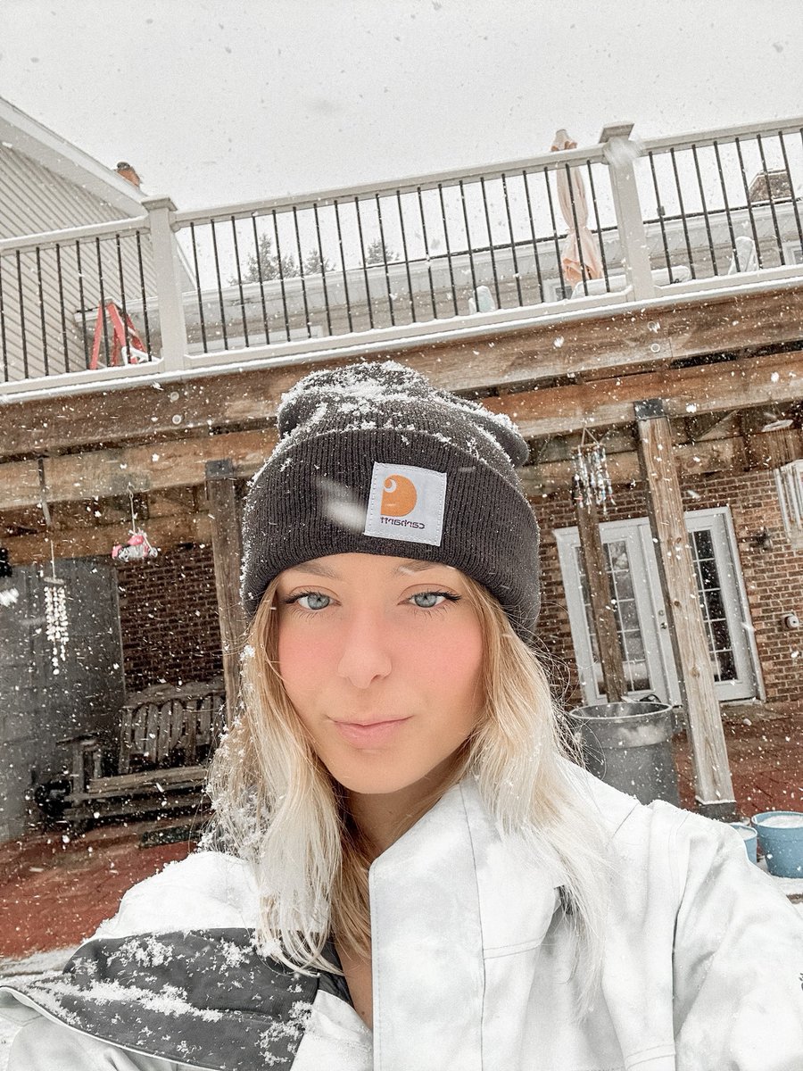 thatsoautie's tweet photo. fav weather is finally here ❄️🌨️ https://t.co/nYrYO79g8i