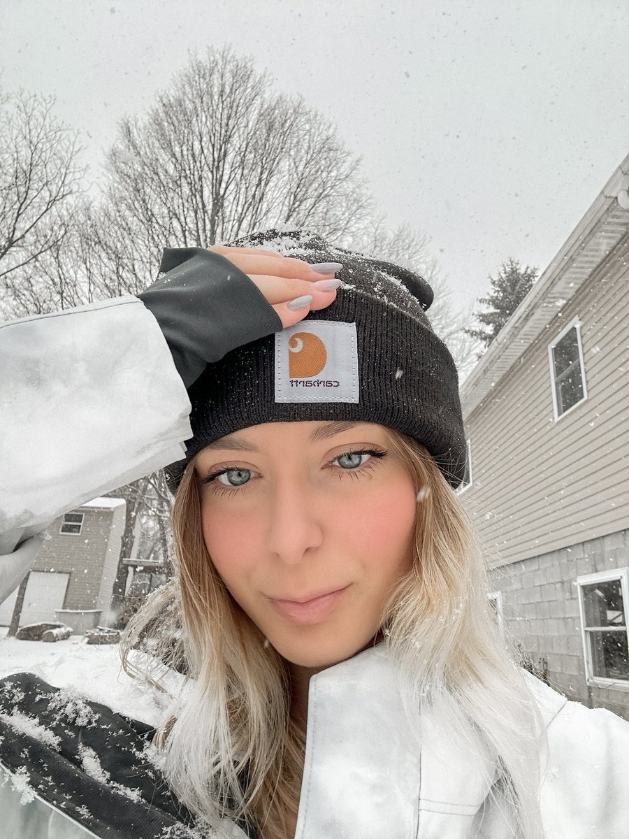 thatsoautie's tweet photo. fav weather is finally here ❄️🌨️ https://t.co/nYrYO79g8i