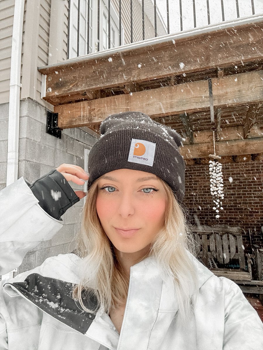 thatsoautie's tweet photo. fav weather is finally here ❄️🌨️ https://t.co/nYrYO79g8i