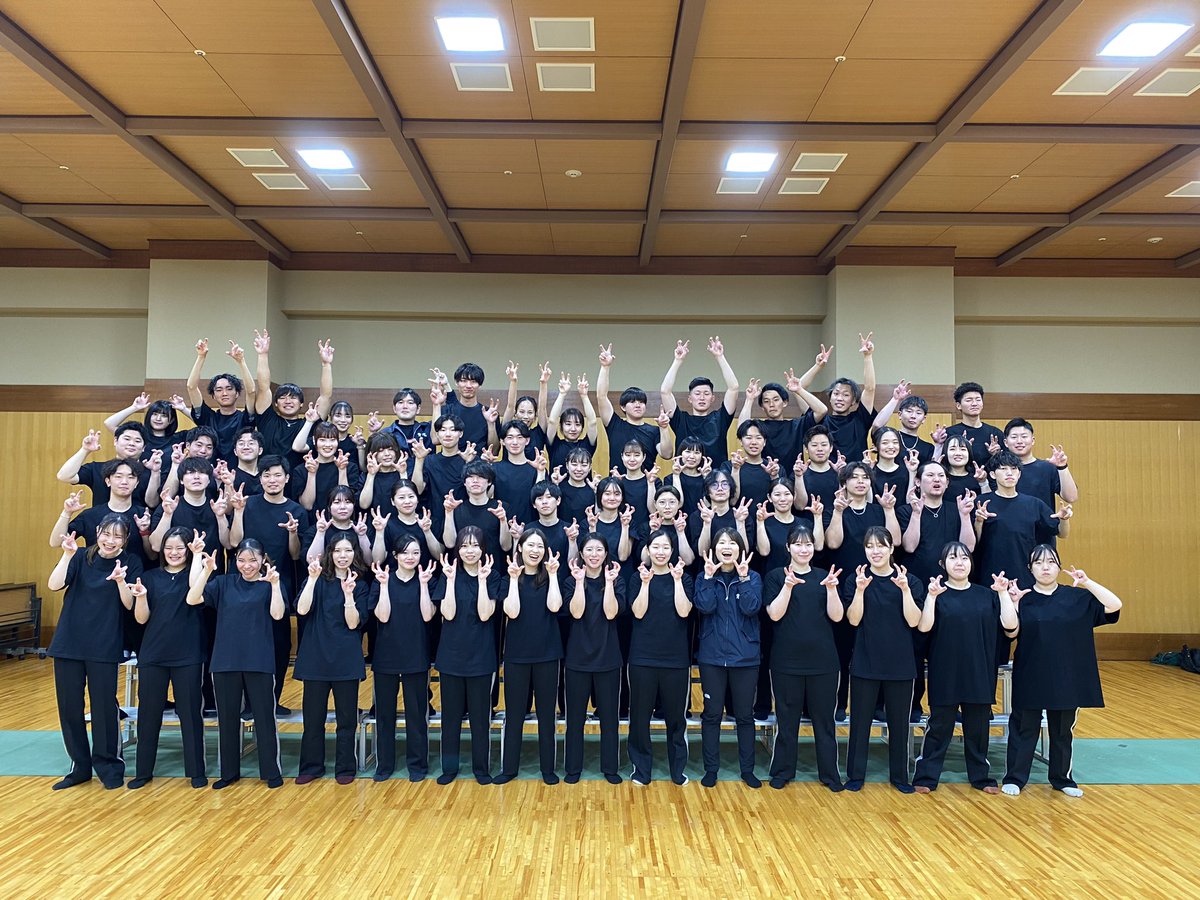 riki_mtd's tweet photo. 『BLUE-HAWKS Alumni 2024』

卒業してからマーチングを続けてる人も、
1度も楽器に触れてない人も、
この日のために集まってくれました！！

世代を超えて50人以上のメンバーと演奏出来たことに感謝🔥

(.テナー6人はうるさいです.)

#ニューイヤーコンサート
#青鷹
#thanks https://t.co/ofPOSMJxtp