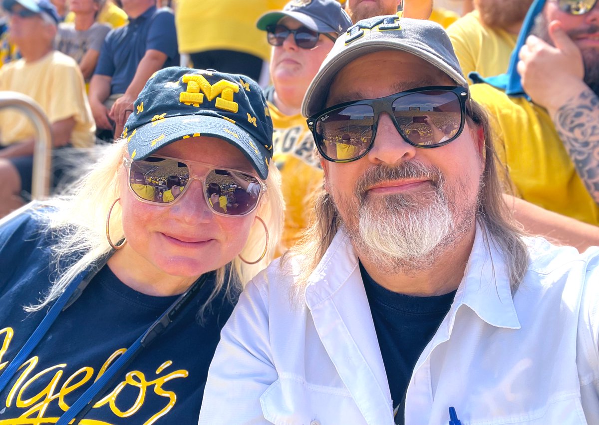 JenniferAGates's tweet photo. @djmonroe #bigfans #goteam #GoBlue @UMichFootball #HAIL #SeenItThrough #MaizeAndBlue #NationalChampionship #DidAThing https://t.co/otcdQbcEmQ
