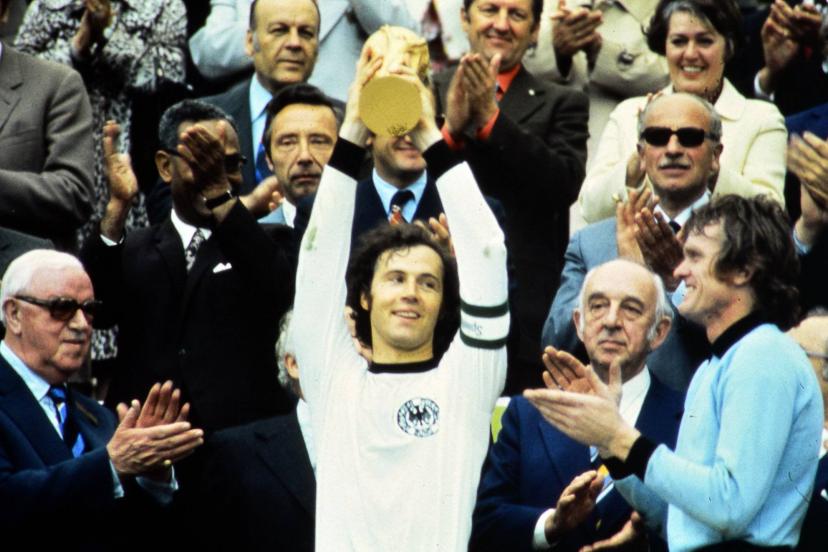 UneInfos's tweet photo. Le Kaiser n'est plus. À 78 ans, l'ancien défenseur de l'équipe d'Allemagne s'est éteint dimanche, a-t-on appris ce lundi. L'état de Franz Beckenbauer, affaibli par plusieurs opérations au coeur et par sa cécité à l'oeil droit, inquiétait depuis quelques semaines.
#Beckenbauer https://t.co/Y5lRZyqHQl
