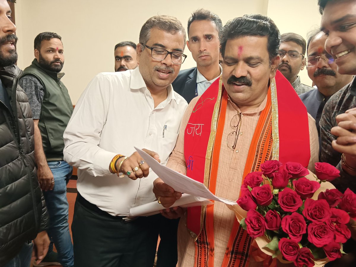#Chhattisgarh के उपमुख्यमंत्री श्री <a href="/vijaysharmacg/">Vijay sharma</a>  से छत्तीसगढ़ सयुक्त प्रगतिशील कर्मचारी महासंघ के प्रदेश महासचिव राजकुमार कुशवाहा द्वारा सौजन्य भेंट कर उन्हें उप मुख्यमंत्री बनने पर हार्दिक बधाई एवं शुभकामनाएं प्रेषित की गई।
 #संविदा #दैनिक_वेतन_भोगी  का लंबित #नियमितीकरण