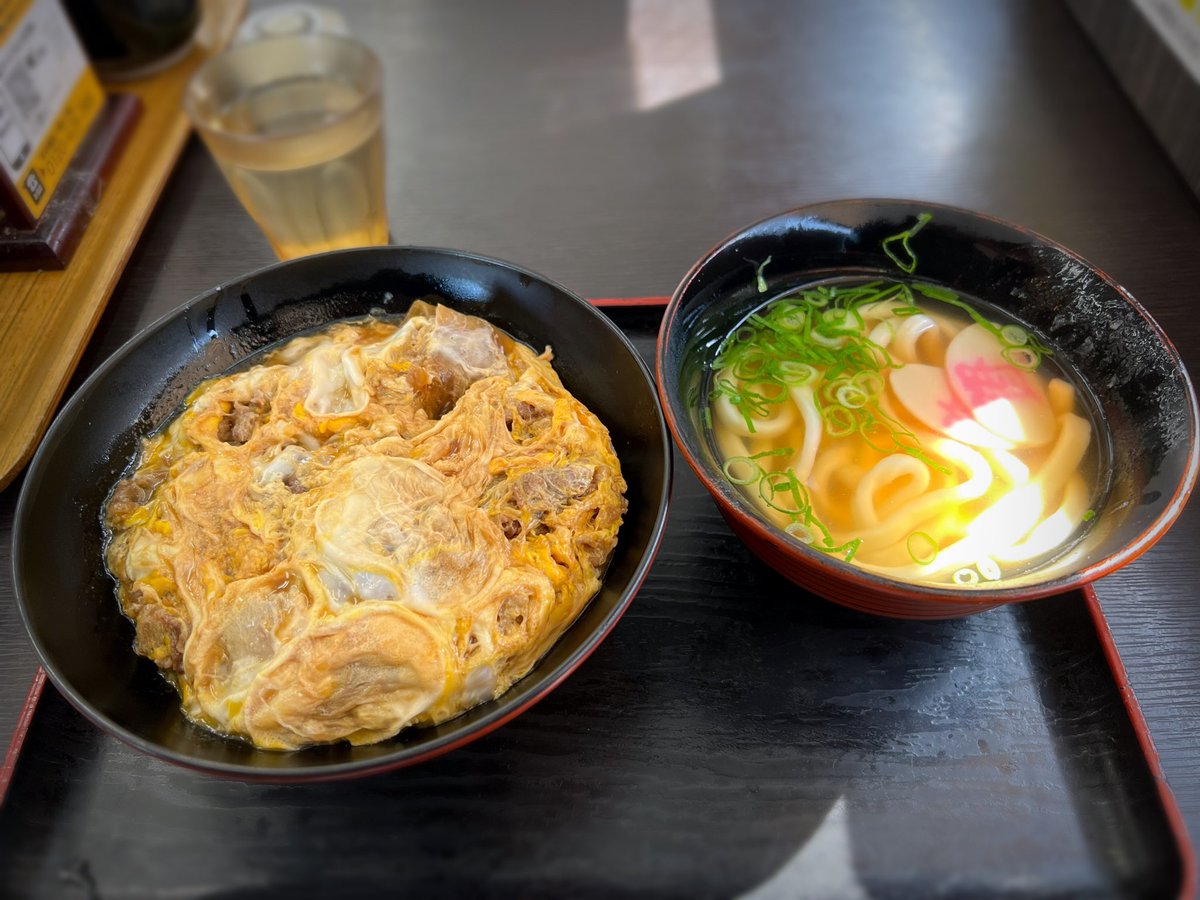 JF6RUH's tweet photo. 資さんうどん　牛とじ丼＋ミニうどん
ボケて、カツとじ丼と間違って注文したのですが、これはこれで美味しかったです
ご馳走様でした😋
#福岡県 #北九州市 #戸畑区 #鞘ヶ谷 #資さんうどん #鞘ヶ谷店 https://t.co/bJag2UzxIK