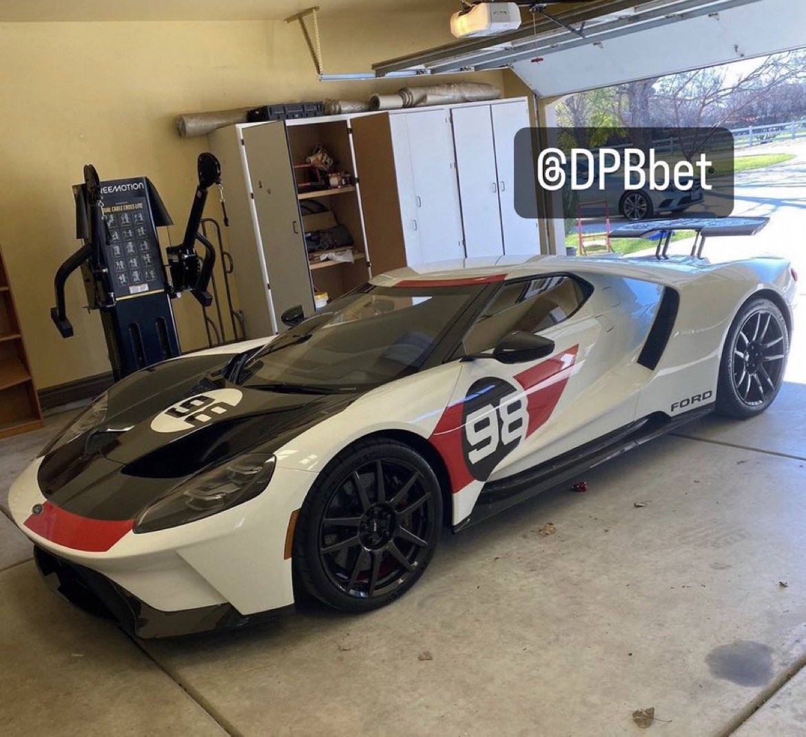 Bestgamblr's tweet photo. If this loses, giving away my 1.5 million dollar car to someone who reposts/likes this post

Guaranteed winner here https://t.co/f8toMSGVyg