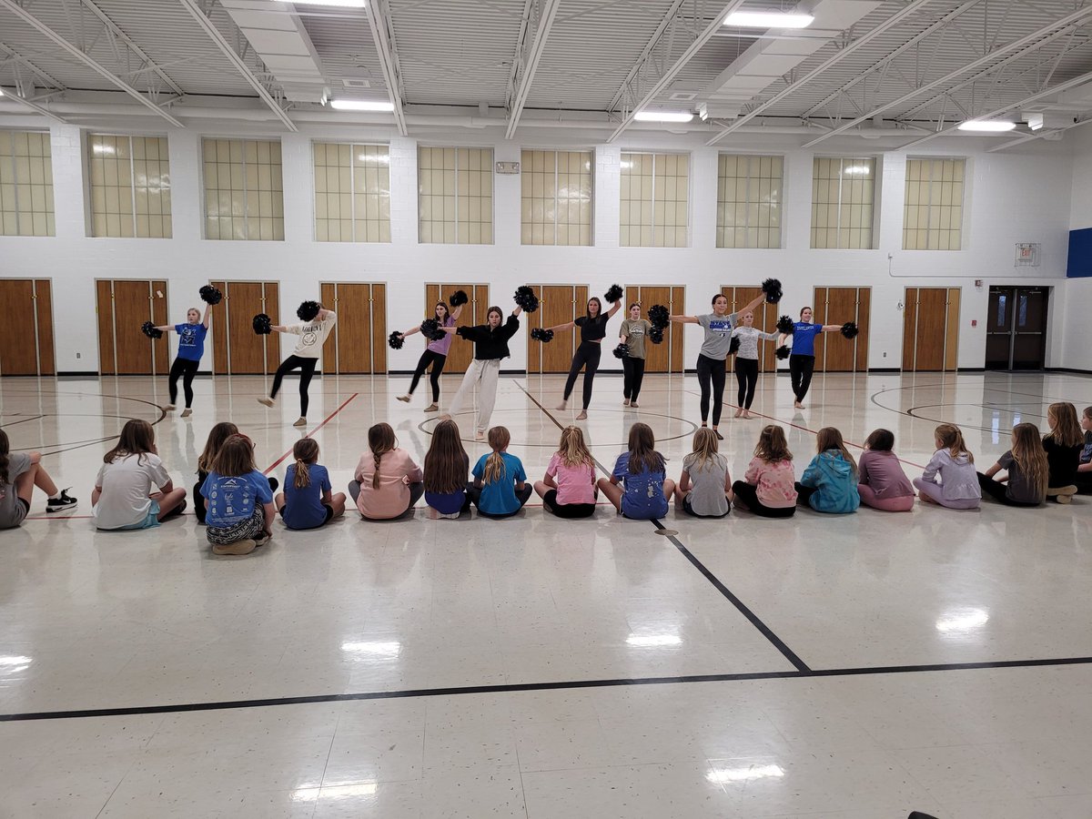 JHS_R7_Dance's tweet image. Great first day at our Junior Dance camp! Thanks for supporting the Jefferson Jayettes dance team! #jeffersonjayettes #r7danceteam