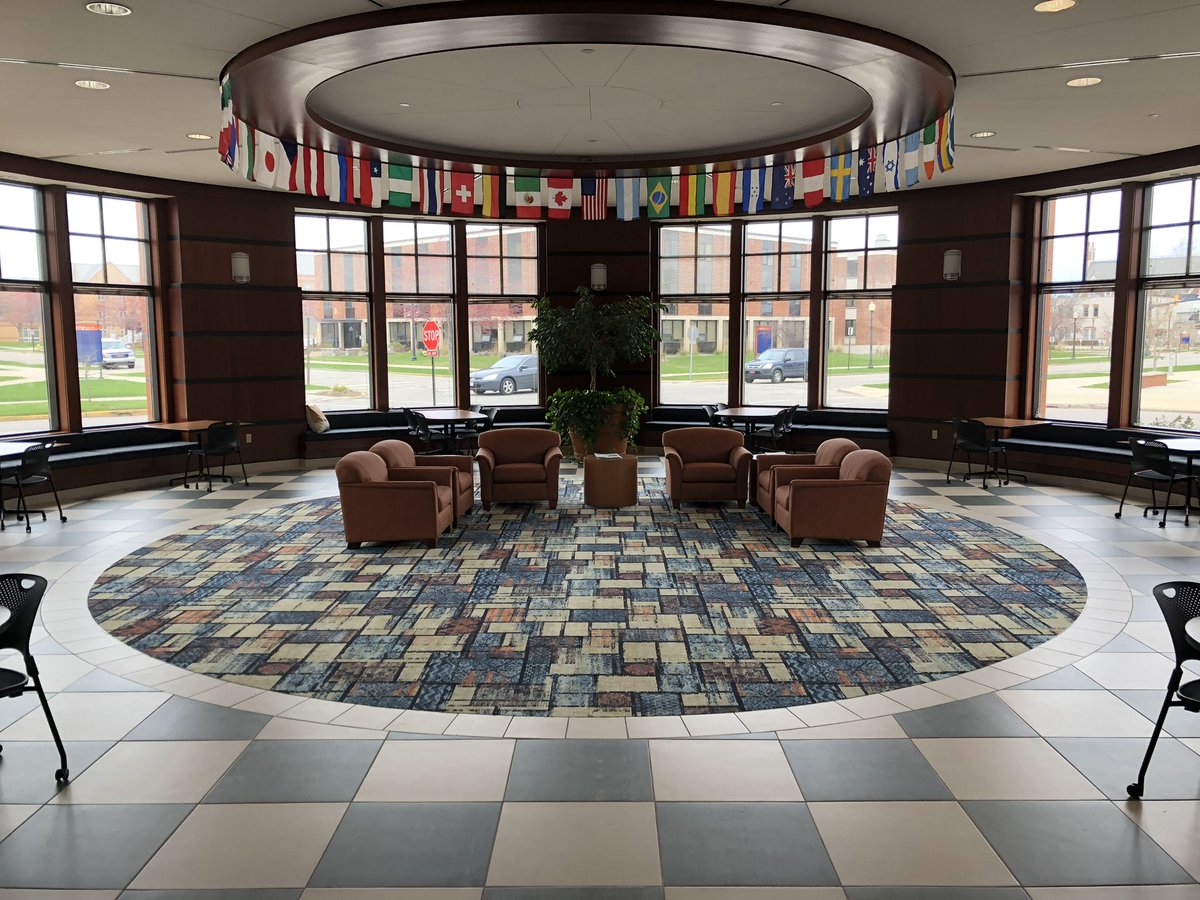 hopecommdept's tweet photo. Welcome @hopecommdept students back to 10th and Columbia! Hope your first day of spring classes went beautifully! 🧡💙 #studycommunication #communication #HopeForward #HopeCollege https://t.co/IThgzOcglc