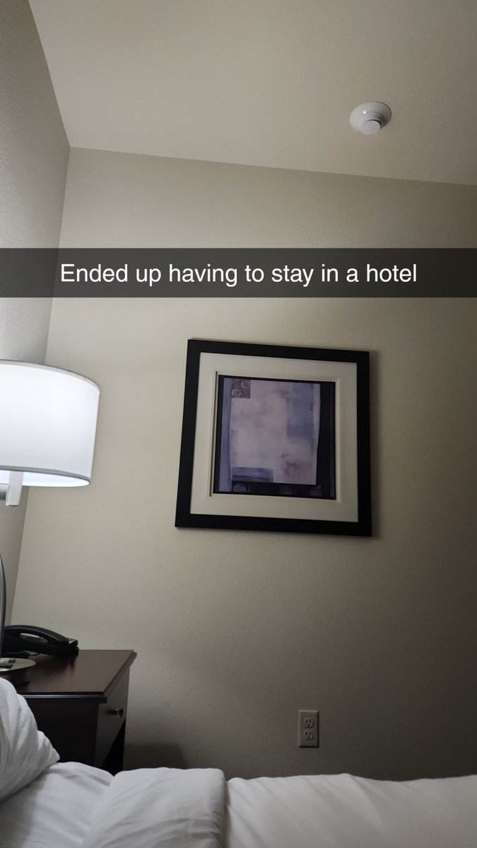 LadyEmbric's tweet photo. Day 14. Crazy adventure today. Went on a road trip with my boyfriend even though there was going to be a blizzard. Now we're staying in a hotel. https://t.co/IxdDr5SF2X
