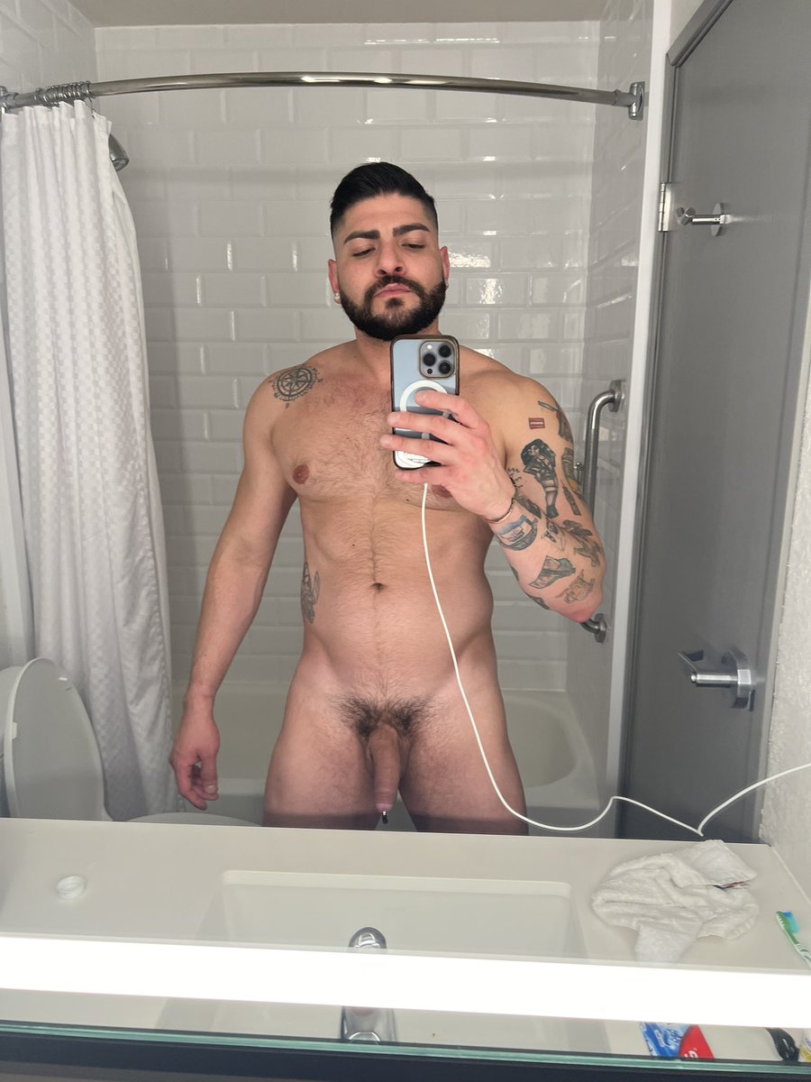 When the hotel sucks but the bathroom lighting is everything 💁🏻‍♂️