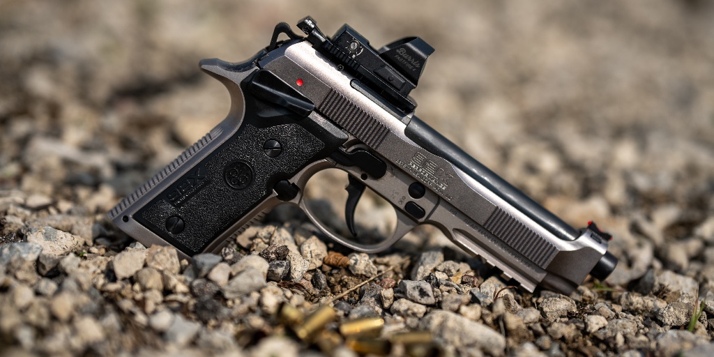 Beretta_USA's tweet image. The  92X Performance Carry Optic model retains the same ergonomics and features of the popular 92X Performance platform with a red dot optic-ready slide, included optic plates, and improved trigger performance.

#Beretta #92X #CarryOptic