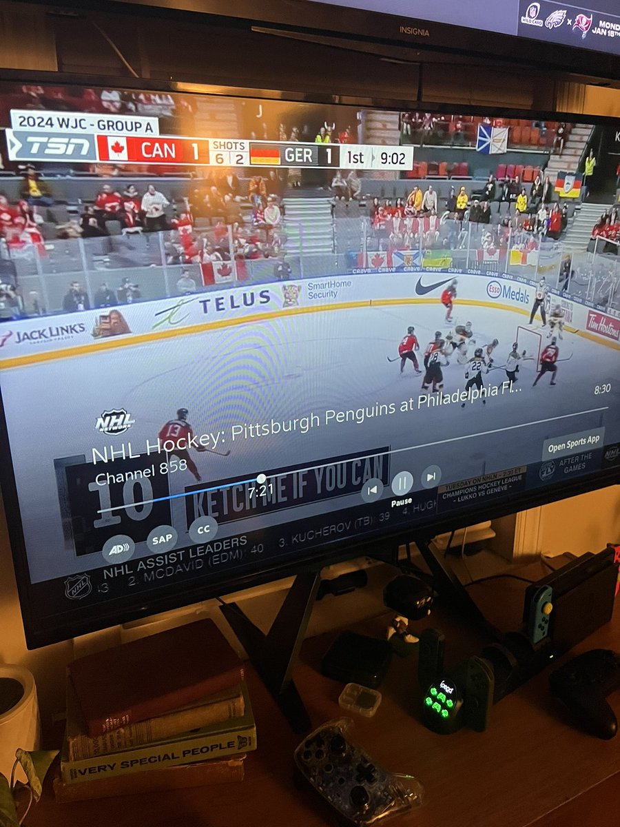 mackenzno's tweet photo. @NHLNetwork @penguins @NHLFlyers This you??????? https://t.co/6DqORKmTpD