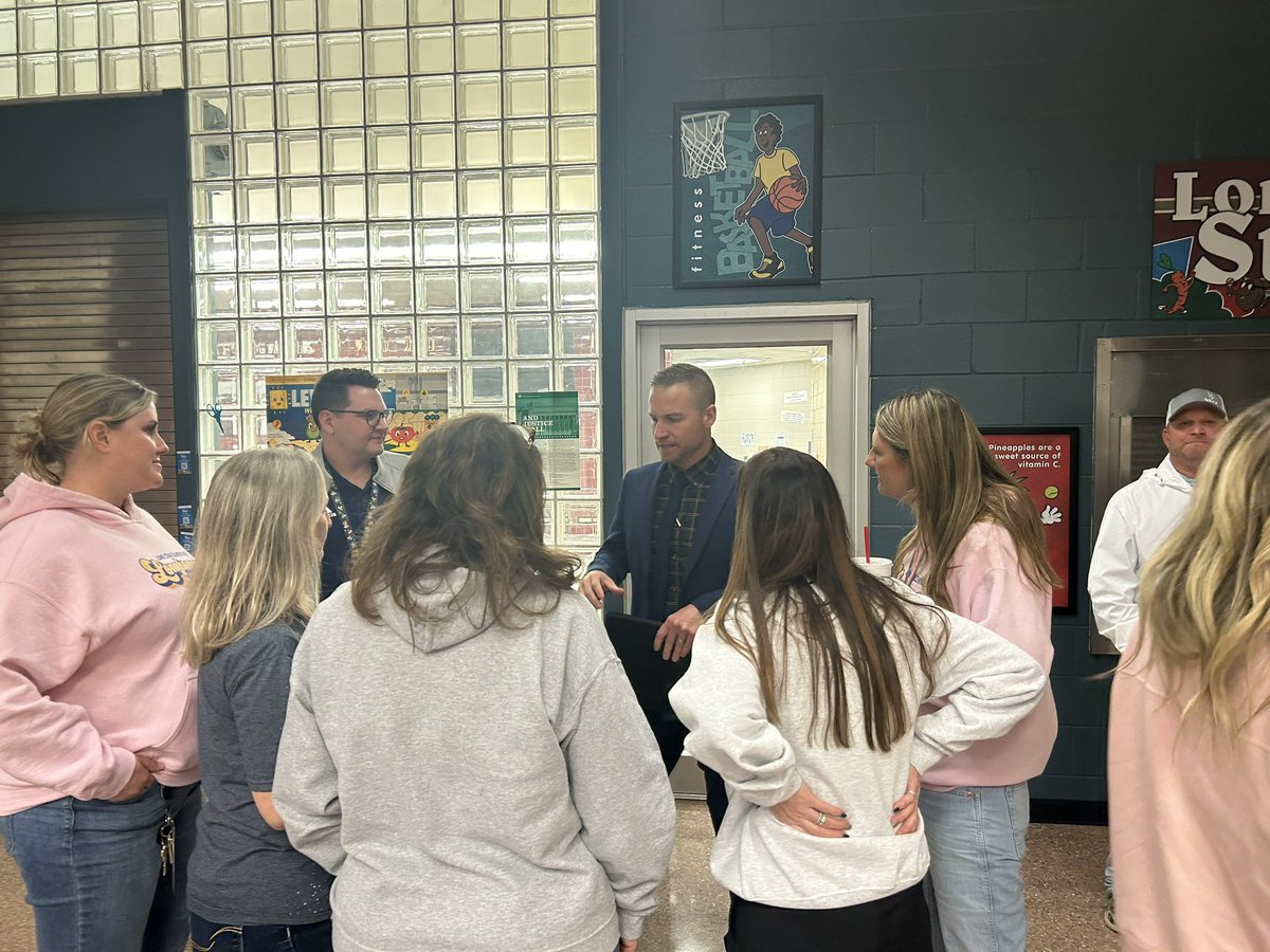 mruffin15's tweet photo. What an incredible day meeting with all @MontgomeryISD campuses. I felt so loved and welcomed and am so excited to know we welcome about 10,000 students back tomorrow with that same love and warmth! 

PS Last pic is the moment I realized I was talking to MY 7th grade teacher! https://t.co/UBdOoK9sRp