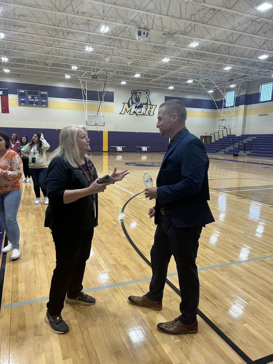 mruffin15's tweet photo. What an incredible day meeting with all @MontgomeryISD campuses. I felt so loved and welcomed and am so excited to know we welcome about 10,000 students back tomorrow with that same love and warmth! 

PS Last pic is the moment I realized I was talking to MY 7th grade teacher! https://t.co/UBdOoK9sRp