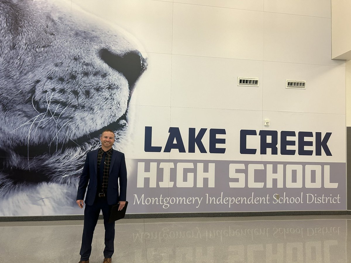 mruffin15's tweet photo. What an incredible day meeting with all @MontgomeryISD campuses. I felt so loved and welcomed and am so excited to know we welcome about 10,000 students back tomorrow with that same love and warmth! 

PS Last pic is the moment I realized I was talking to MY 7th grade teacher! https://t.co/UBdOoK9sRp