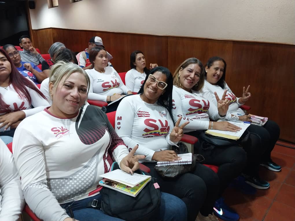 <a href="/OviedoPSUV/">Tito Oviedo</a> El 2024 sera el año de la ruta de la esperanza donde el Sistema de Misiones y las Grandes misiones y el Movimiento Somos Venezuela Gobierno trabajaran en función de la recuperacion definitiva del estado de bienestar integral de las familias guayanesas. <a href="/MSVEnLinea/">Somos Venezuela | MSVEnLinea</a>