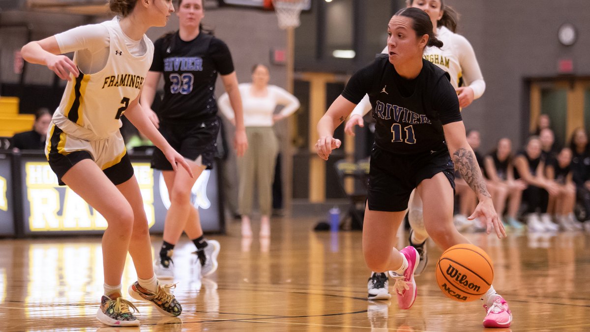 RivierRaiders's tweet image. RECAP ➡️ Women’s Basketball Falls to Bates, 87-62  

📰 bit.ly/3RPj7Ng | #RollRaiders | #d3hoops