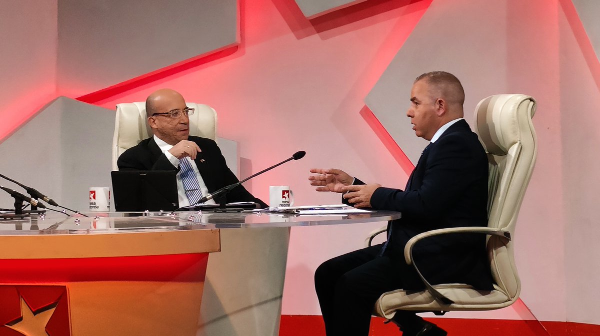 Ministro <a href="/regueiro_ale/">Vladimir Regueiro Ale</a> en <a href="/mesaredondacuba/">Mesa Redonda</a> 👉 El país contempla en el presupuesto más de 36 000 millones de pesos para subsidiar la tarifa eléctrica. #EconomíaCubana