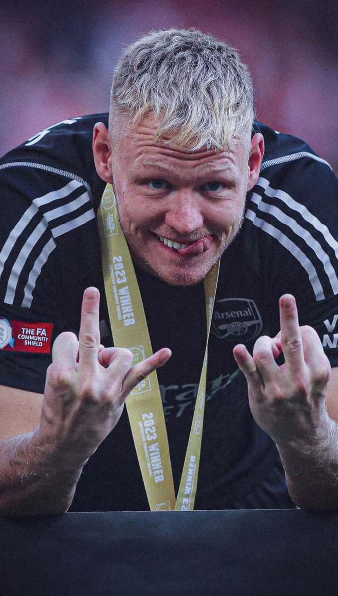 ArsenalN7's tweet photo. No disrespect to David Raya, but I absolutely love the energy Aaron Ramsdale brings to the team. The guy is full of passion and charisma. I feel like the team has had all its personality and connection with the fans stripped away by dropping Rammers. Who agrees? 🧤 https://t.co/zHRU0YEGrG