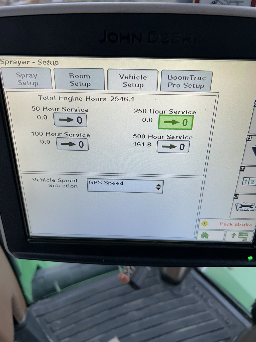 2009 4730 100ft boom 2546, 1000 gal, 5 way nozzle bodies, fence rw, boom height control, 380 90 R 46 Michelin tires, Starfire 3000 receiver with sf1 activation, 2630 monitor with section control activation. Comes with 5 sets of tips. $195,000 CDN