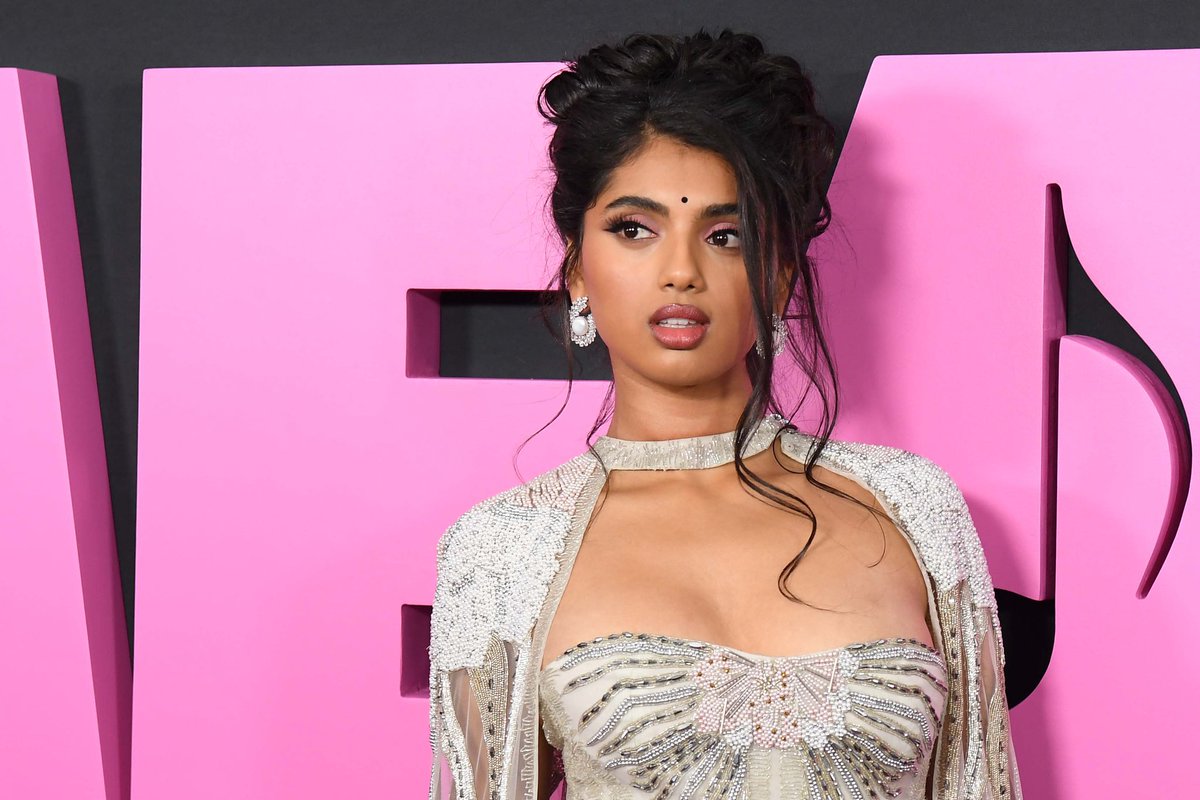 popcultureshub's tweet photo. Avantika Vandanapu attends the "Mean Girls" premiere. https://t.co/3Tf27DbReo
