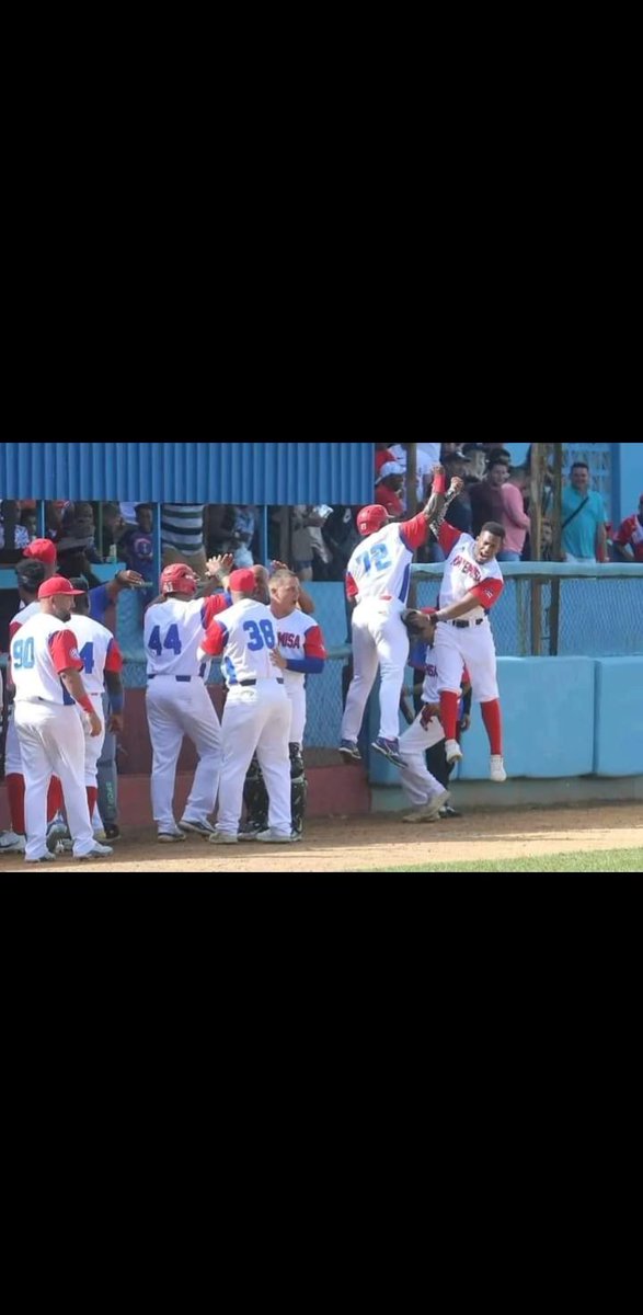 Doble victoria de los #CazadoresGuerreros en la semifinal de la II Liga Élite del Béisbol Cubano frente a los #LeonesDeIndustriales les da la mitad de las victorias que necesita para estar en la #Final y #VamosPorMás #ArtemisaJuntosSomosMás