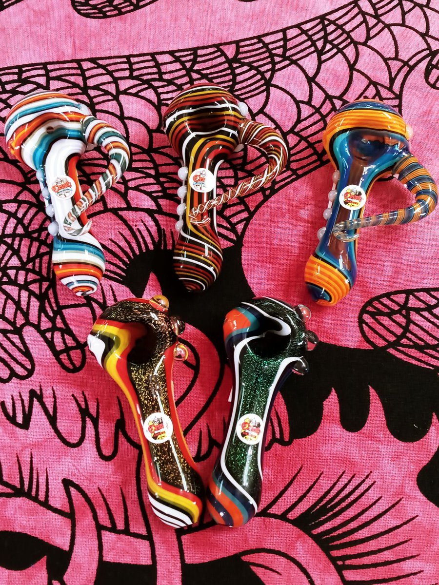 If you like colorful pieces for a good price, then check out these pipes from Crush! Every Gas Pipe in DFW will have some of these beauties on hand!

#thegaspipe #dfw #smokeshop #colorful #handpipes