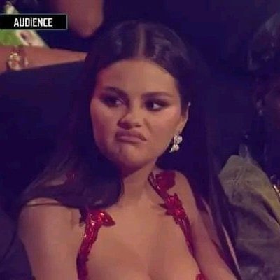 PeachyVal__'s tweet photo. … some one smells like straight up ass up in here. https://t.co/0uOW5Gunl4