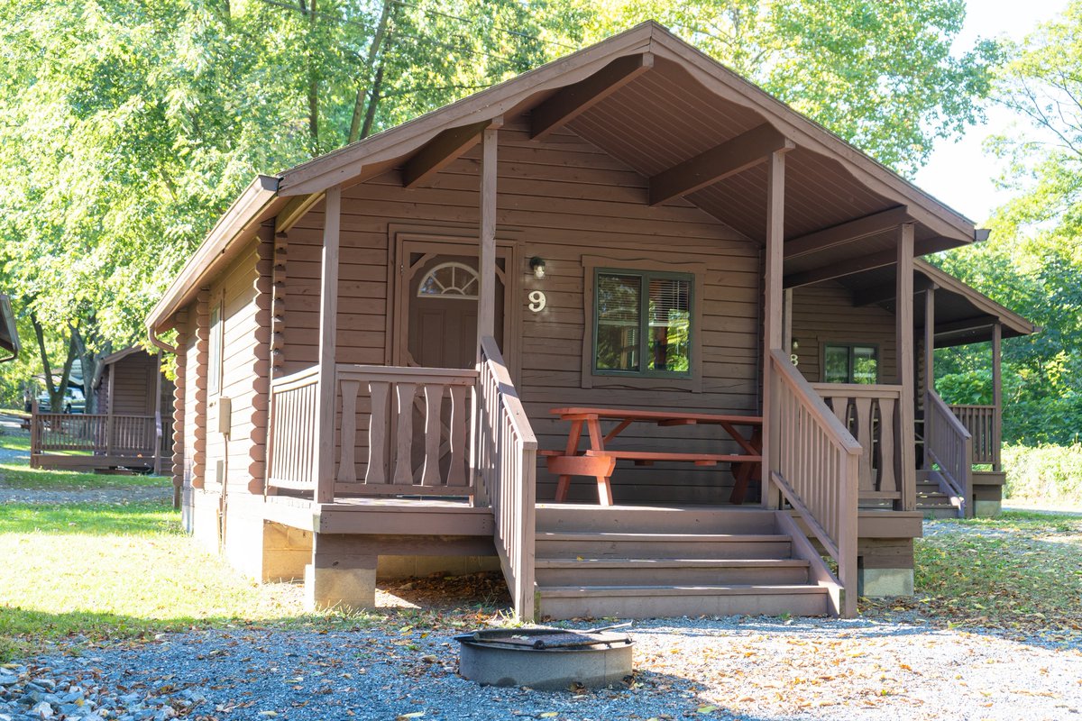 HersheyJobs's tweet photo. Are you a job-seeker looking for a new adventure? @Hersheypark Camping Resort is calling!

🌲 Submit your application to join the team: https://t.co/S6oTqT9Cen

#HersheyJobs #HersheyPA #Workampers https://t.co/AhL1JiSv4a