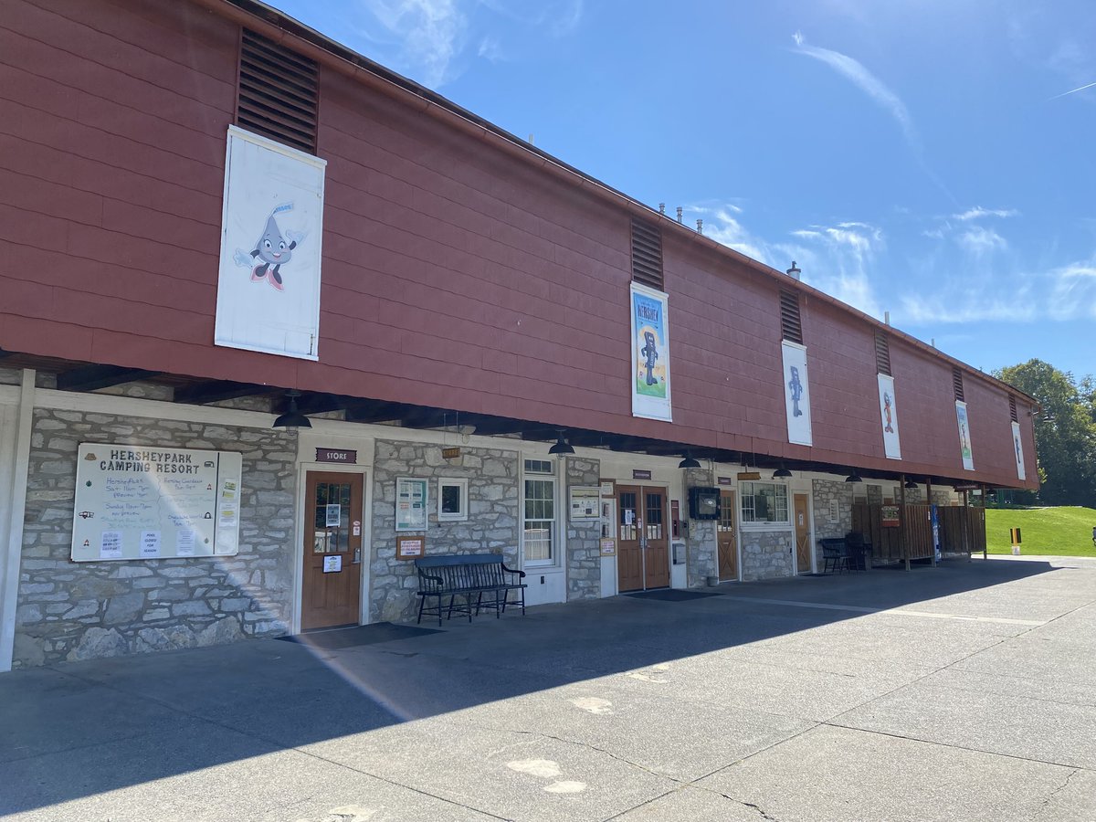 HersheyJobs's tweet photo. Are you a job-seeker looking for a new adventure? @Hersheypark Camping Resort is calling!

🌲 Submit your application to join the team: https://t.co/S6oTqT9Cen

#HersheyJobs #HersheyPA #Workampers https://t.co/AhL1JiSv4a