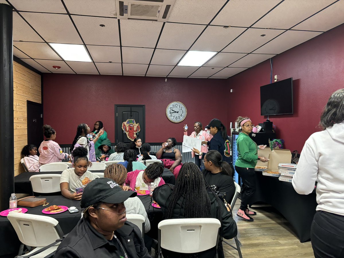 eto_aka's tweet photo. On Saturday, January 6, 2024, Epsilon Theta Omega hosted our YLI students at the Beaumont Escape Room.

AKA YLI is a youth-led and highly interactive leadership development program designed to empower and engage youth, ages 11-13.

#SoaringWithAKA #AKAETO #AKA1908 https://t.co/uM2DdkrLcH