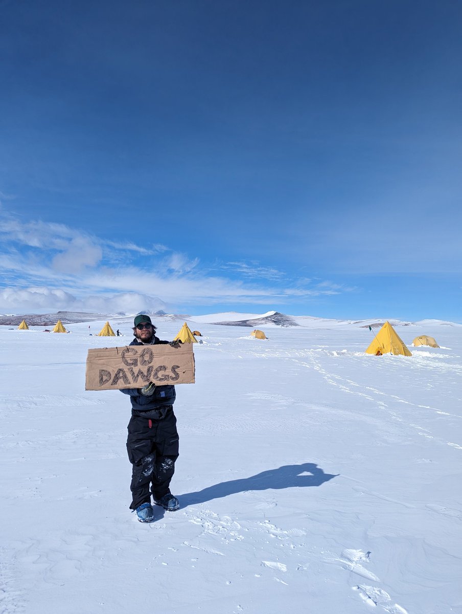 Go Dawgs from Allan Hills, Antarctica! <a href="/UW/">University of Washington</a> <a href="/UW_ESS/">UW Earth & Space Sci</a> Good luck UW in the #CFBPlayoff