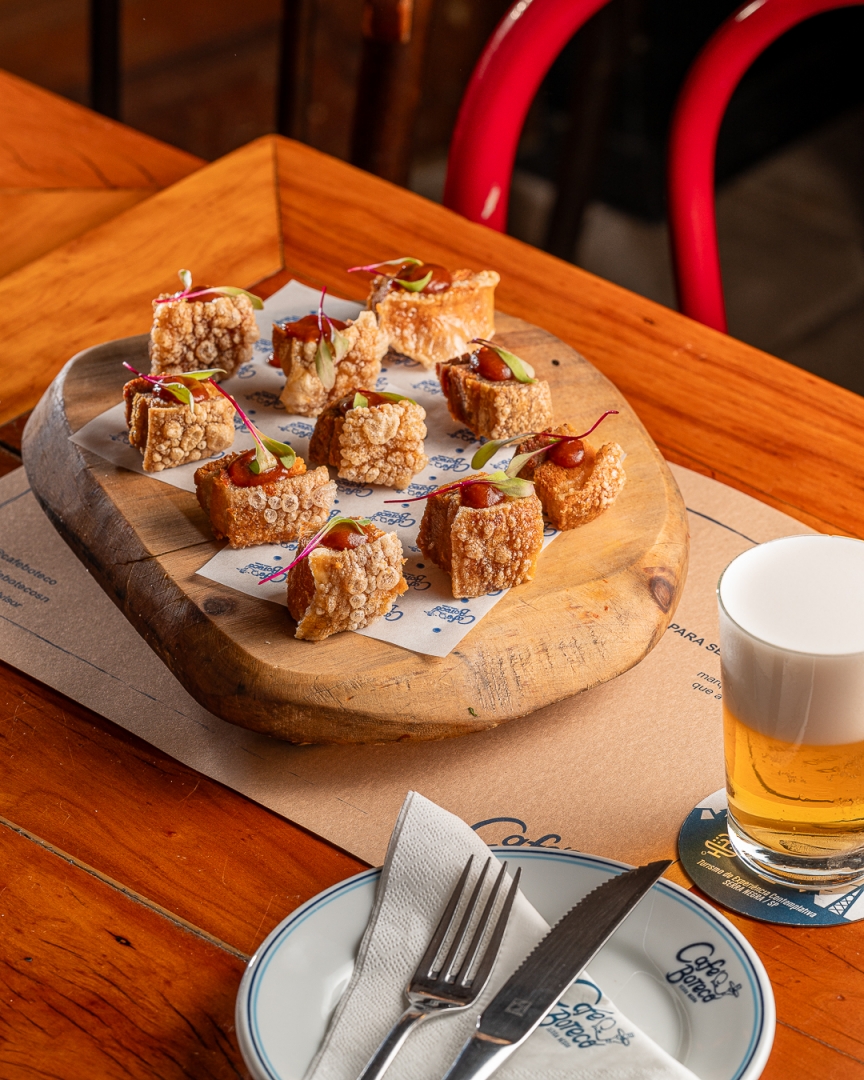 cafeboteco's tweet photo. Já imaginou essa porção de torresmo especial acompanhada do Chopp Brahma padrão Café Boteco? 

#caféboteco #cafeboteco #restaurante #bar #chopp #serranegra #serranegrasp #choppbrahma #torresmo https://t.co/9AvaUF4igy
