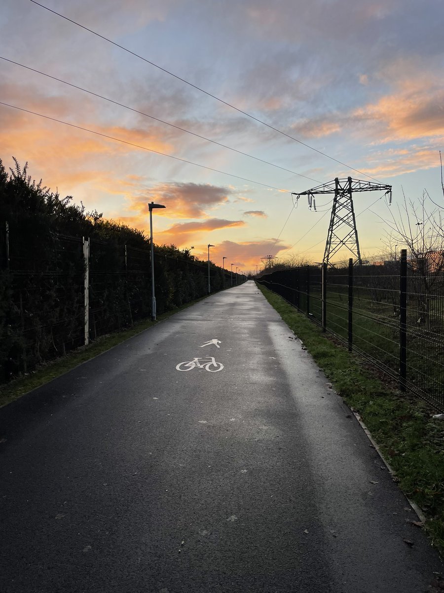 Bheronica4's tweet photo. Day 5 #100daysofwalking  A late-ish walk and it was cool enough. Really felt it in my glutes on the return-thanks to going swimming yesterday as well as walking yesterday. My ass didn’t know what hit it! 🙈 https://t.co/6iv12N9ZTL