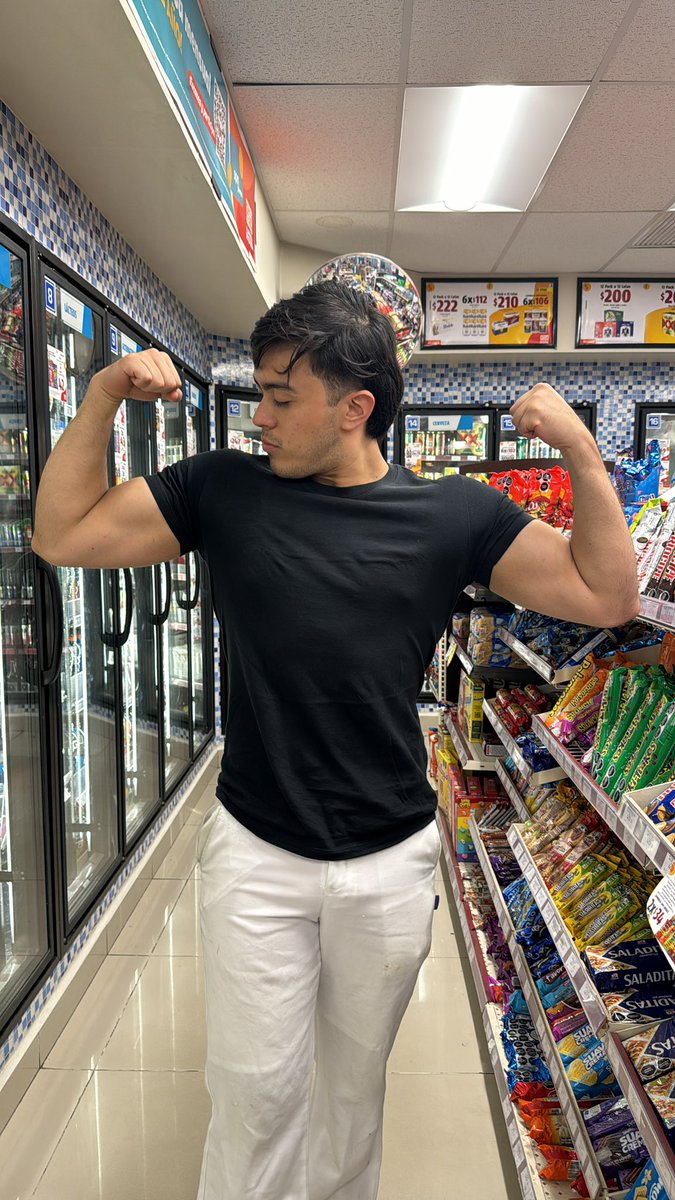 GGluiii's tweet photo. Donde los quieres ? #sexyboy https://t.co/wwBEh7IQnE