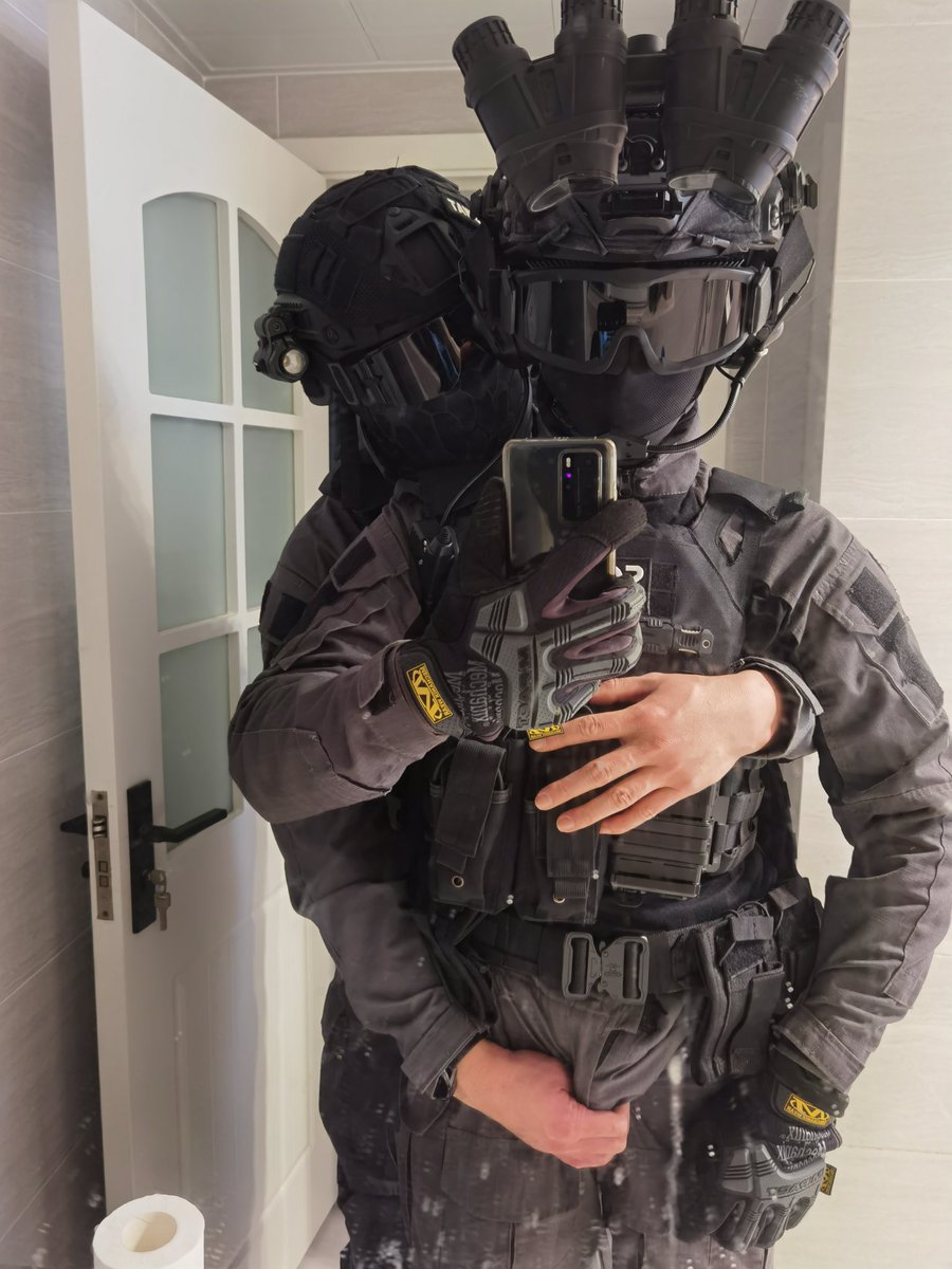 995076907_5's tweet image. 被不正经的队友玩了