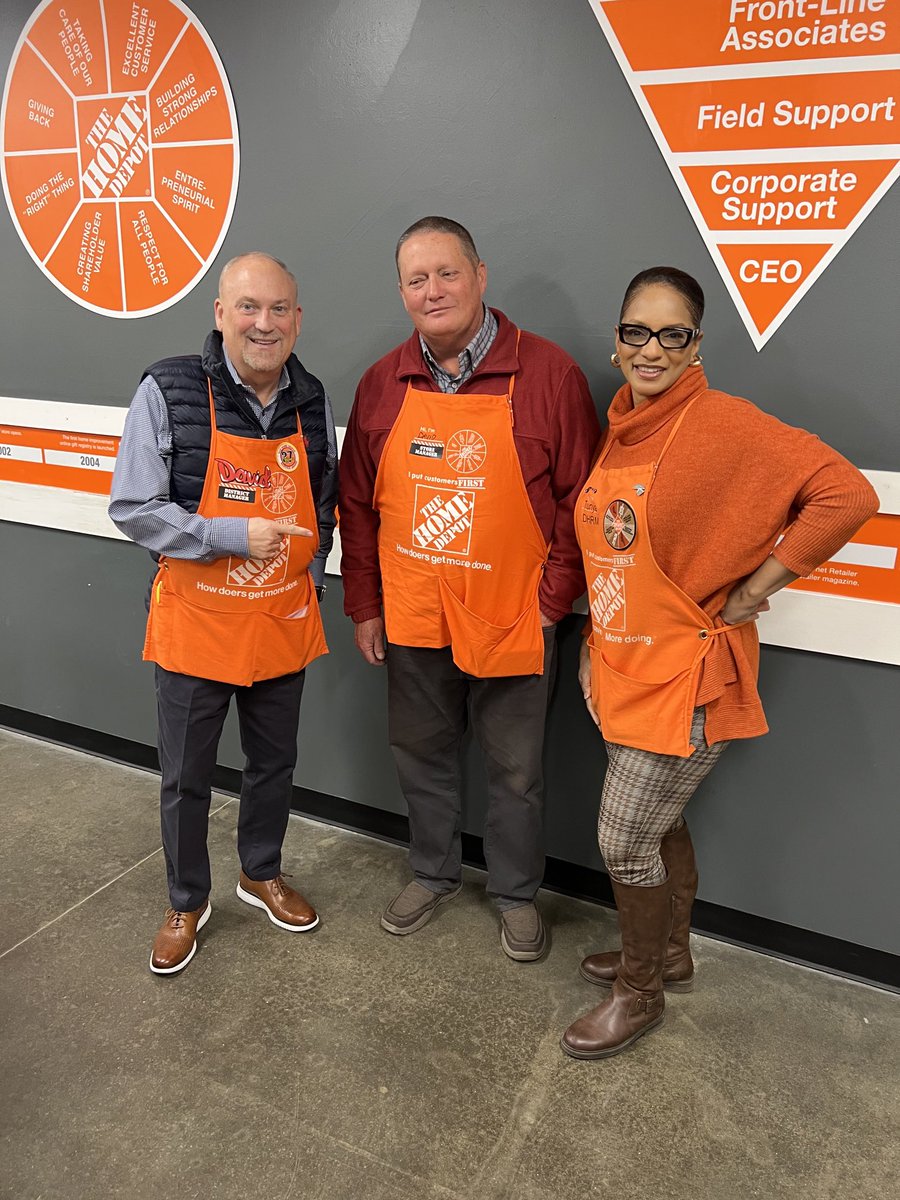 Greensboro store 8584 welcoming our new store manager David A. ⁦@SharptonDavid⁩ ⁦@davymo2916⁩ ⁦@thdtunya⁩