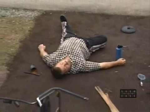 GoldenEyeGuyLRC's tweet photo. @kirawontmiss More like trailer park boys and the hash driveway https://t.co/gynZ4SX5Lp