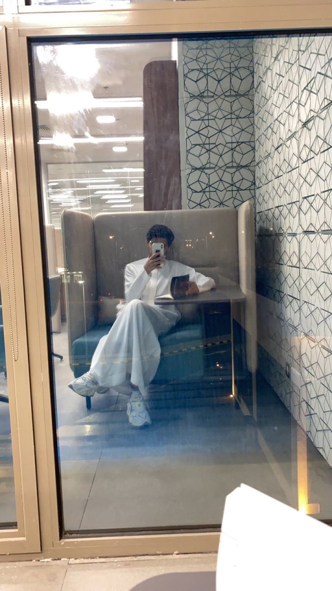 oRoo88's tweet photo. ولست بهياب لمن لا يهابني
ولست أرى للمرء ما لا يرى ليا

فإن تدن مني تدن منك مودتي
وإن تنأ عني تلقني عنك نائيا https://t.co/CcBrHpobjB